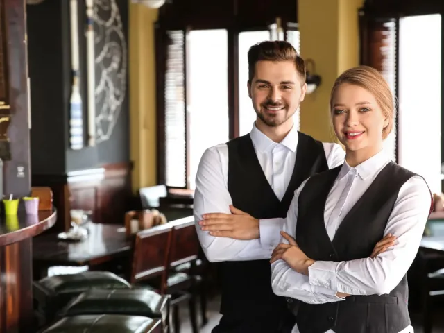 Kako pronaći radnike za restoran: dobra usluga počinje dobrim timom